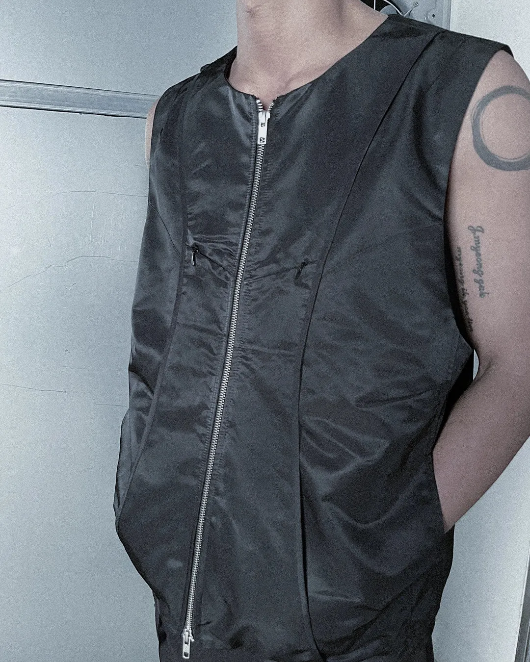 Back-cut bag vest