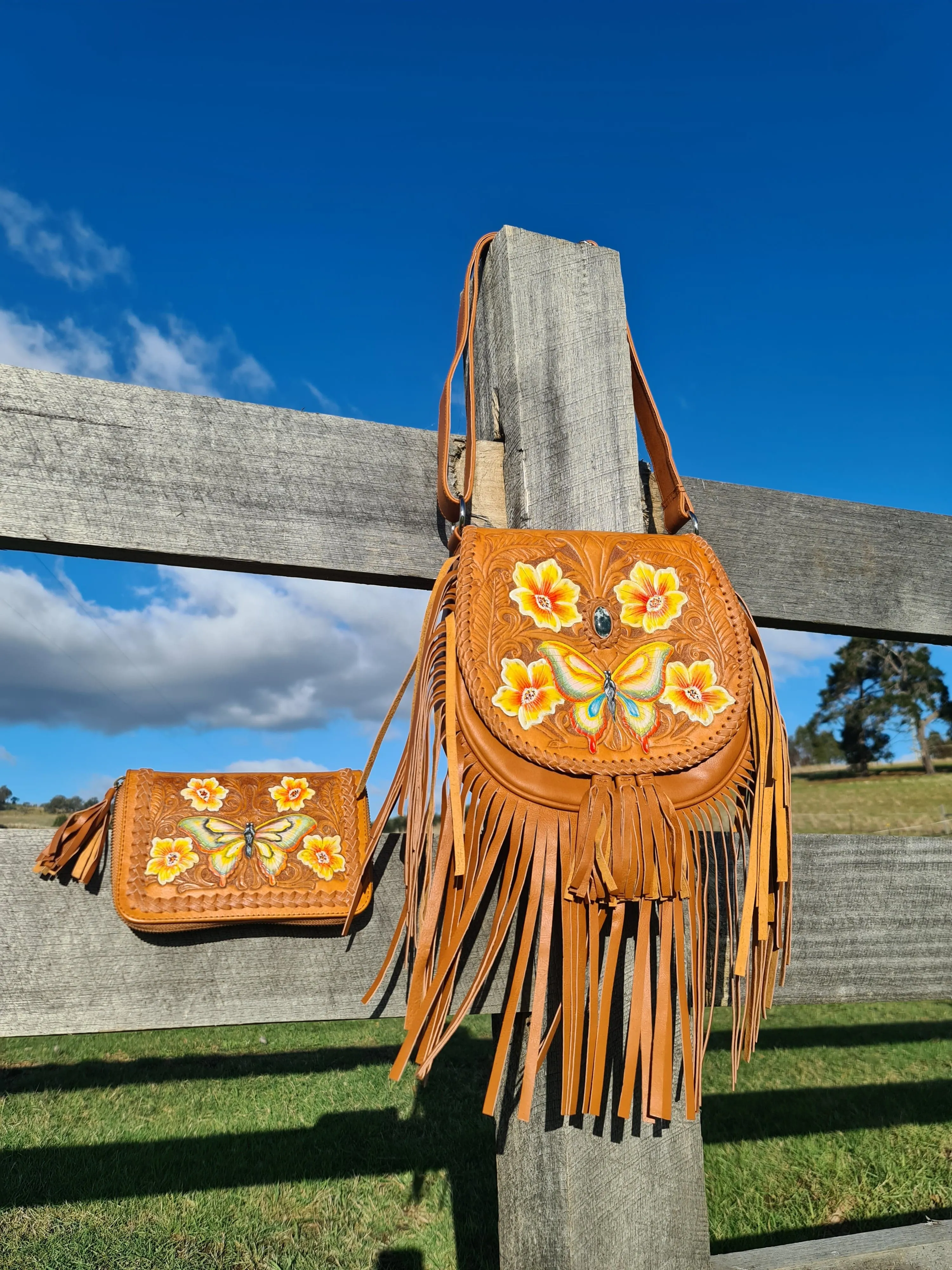 BUTTERFLY CROSS BODY BAG TAN