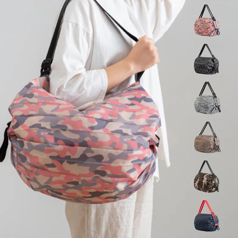 Foldable travel bag