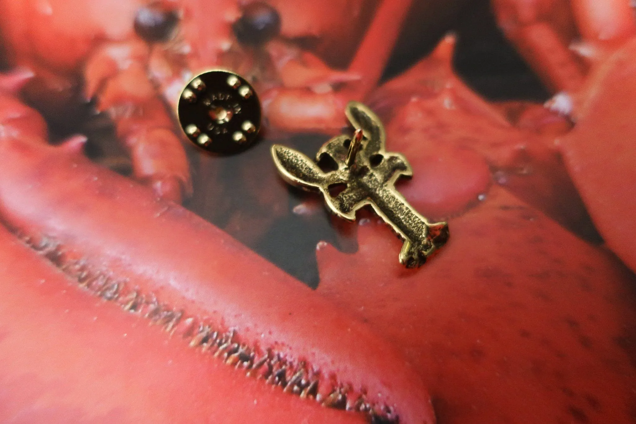 Lobster Gold Lapel Pin