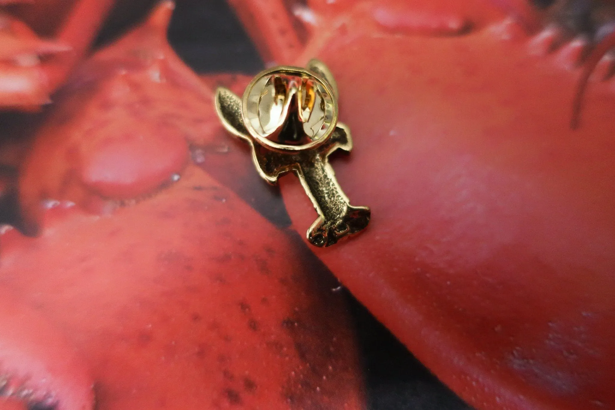 Lobster Gold Lapel Pin