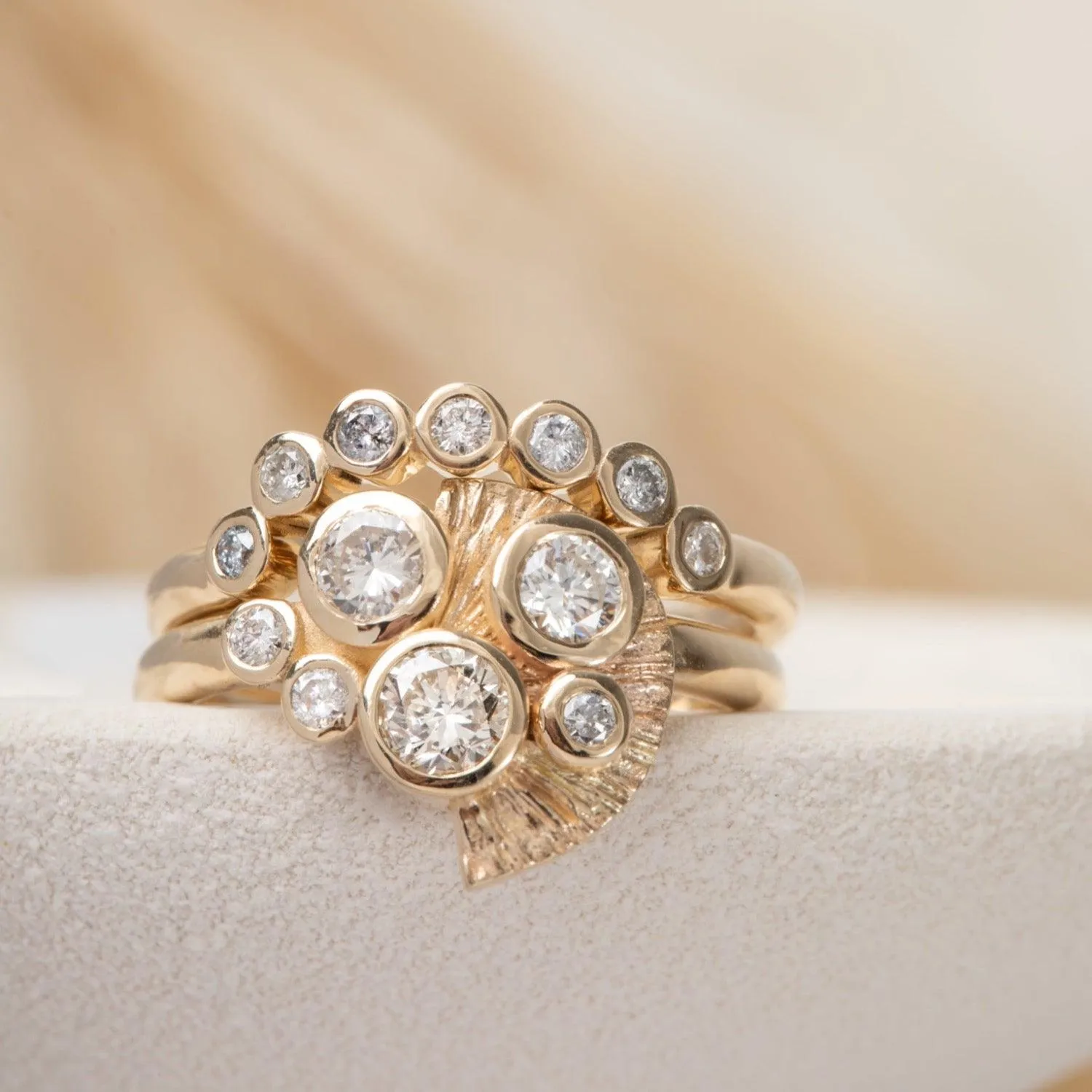 Marian - Gold rings with diamonds