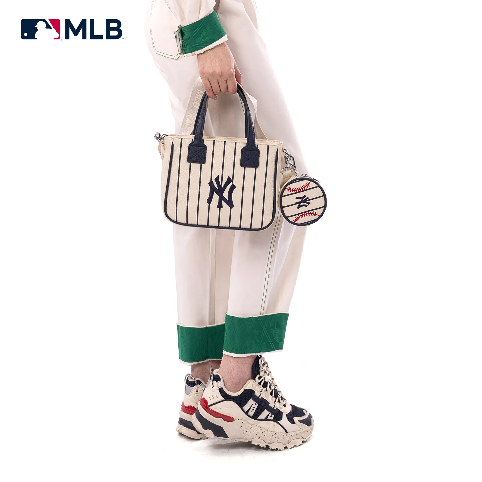 MLB-NY103  MLB  New York Yankees Team Tote/Crossbody with Baseball Coin Pouch