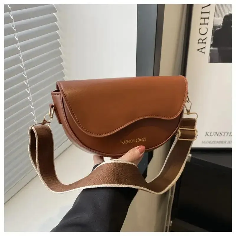 Retro Elegance Saddle Crossbody Bag