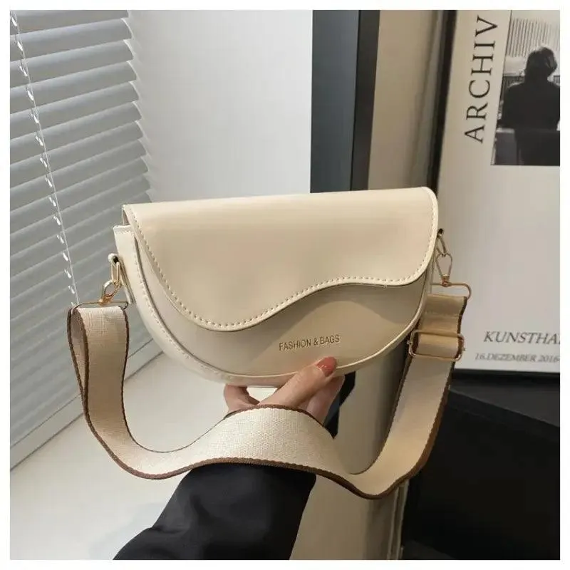 Retro Elegance Saddle Crossbody Bag