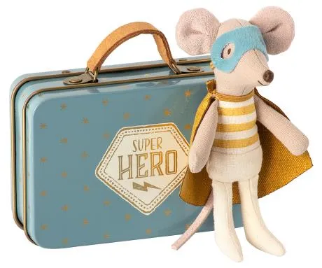 Superhero mouse, Little brother in suitcase