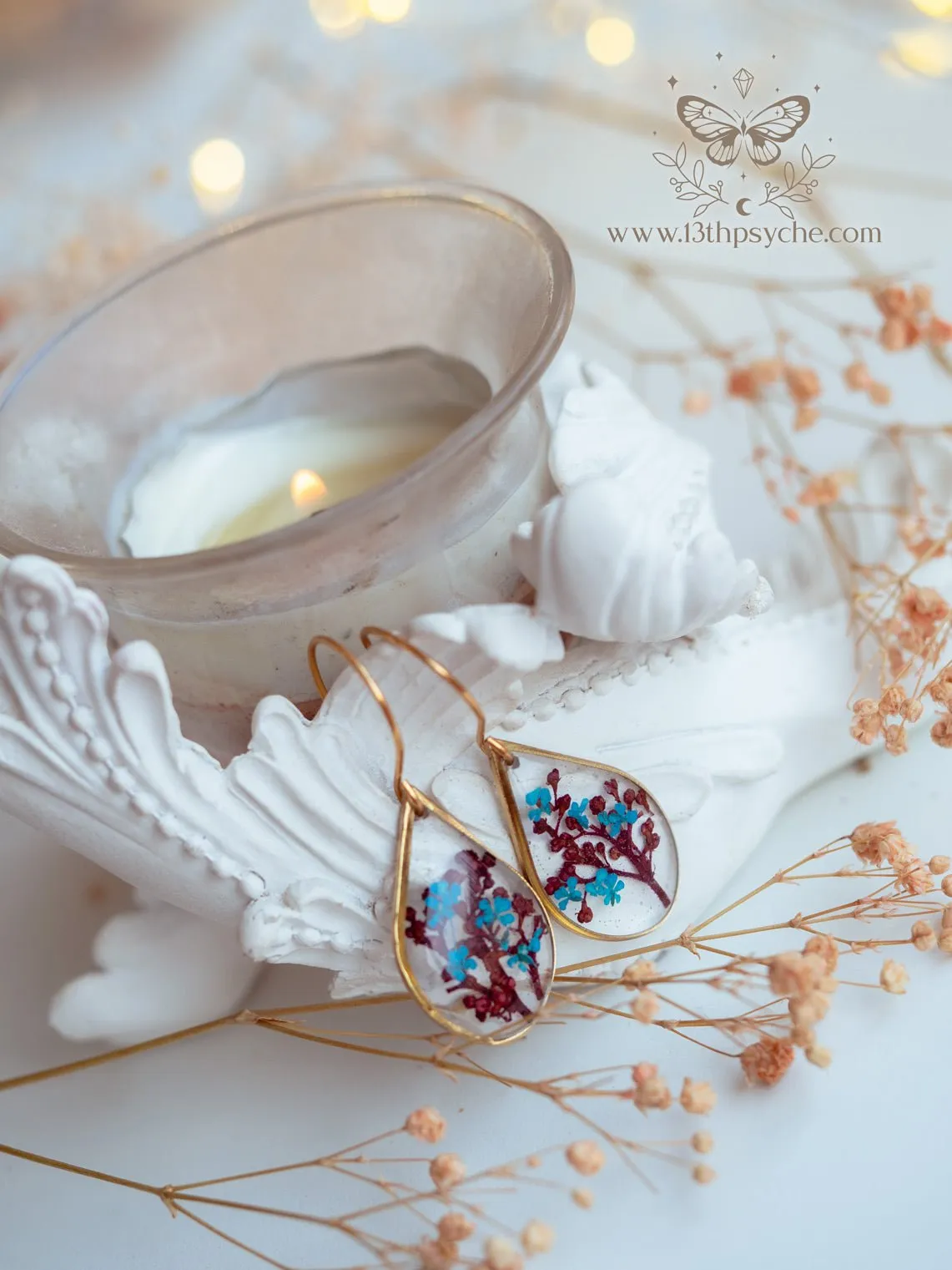 Teardrop shape earrings with Real pressed red and blue flowers