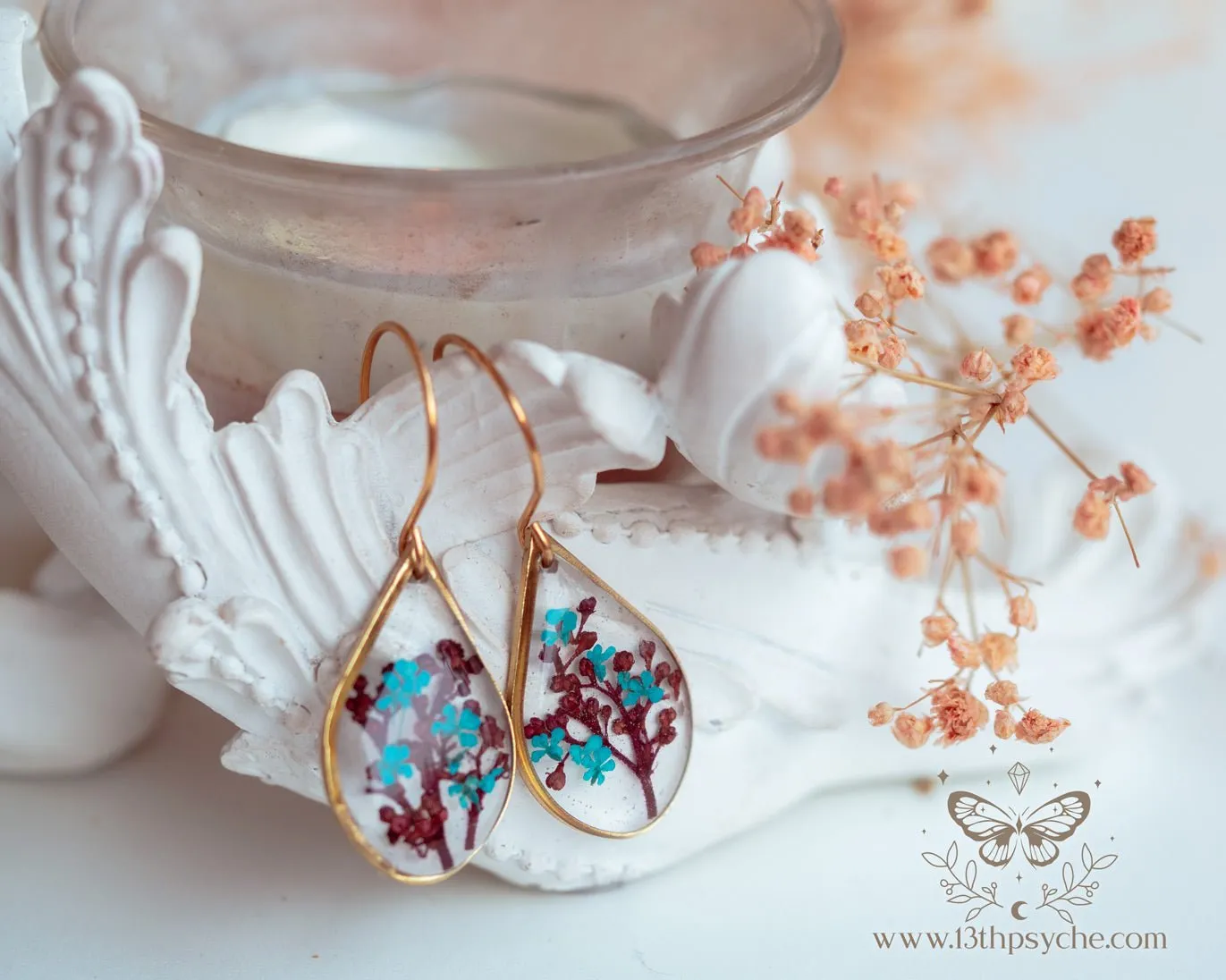 Teardrop shape earrings with Real pressed red and blue flowers