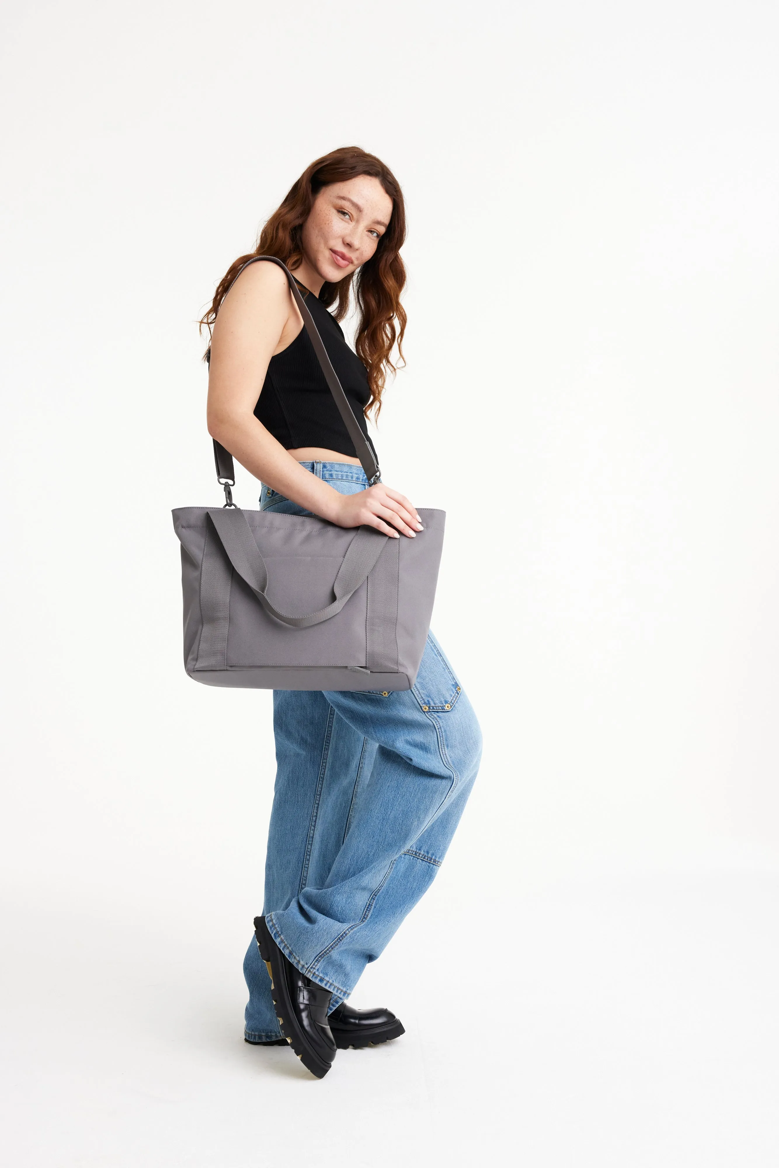 The BÉISics Tote in Grey